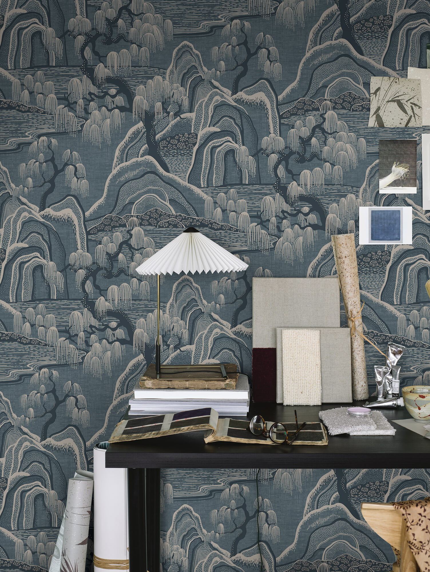 Blue wallpaper of Eastern garden