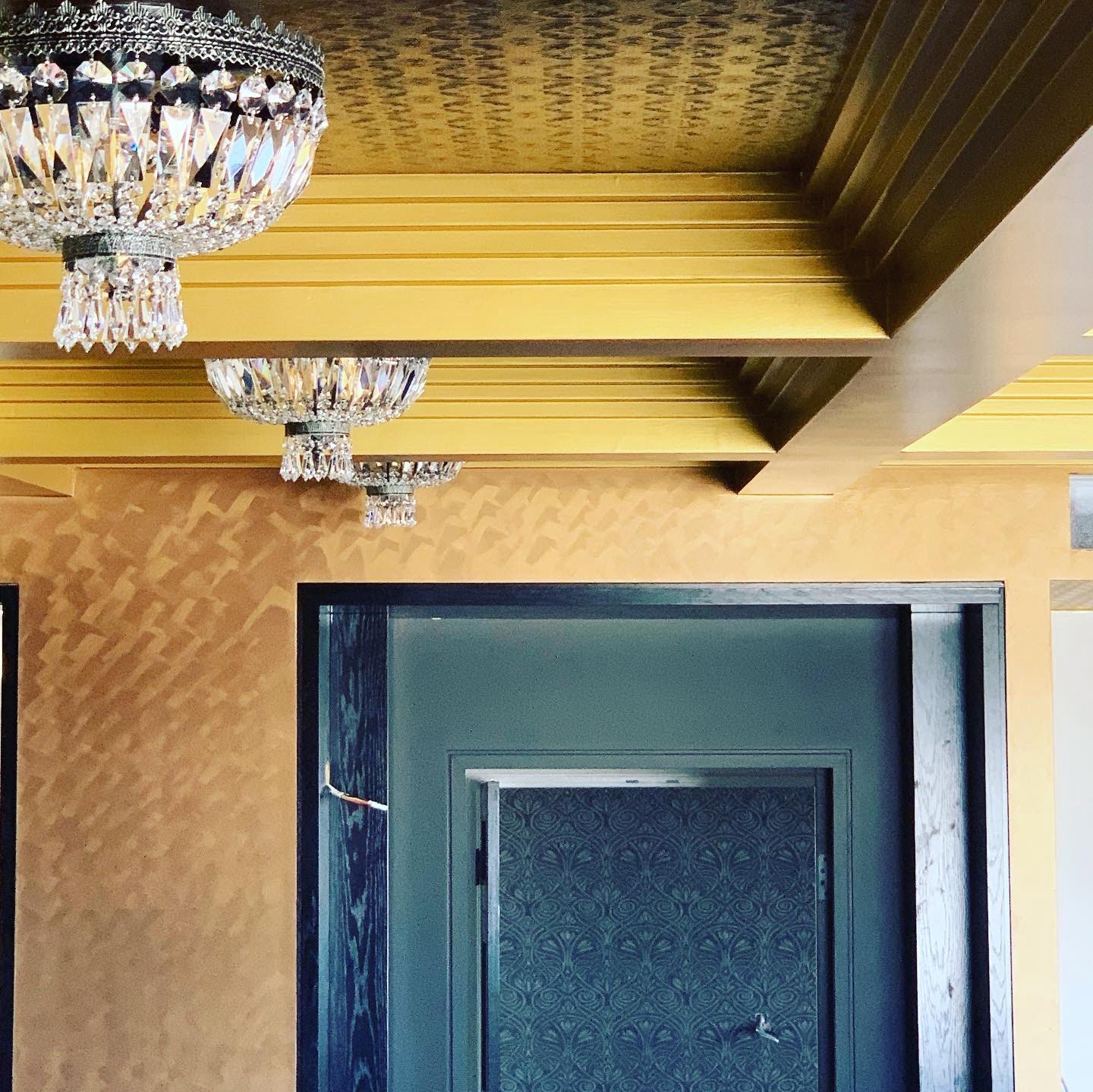penthouse wallpapers to ceiling and walls