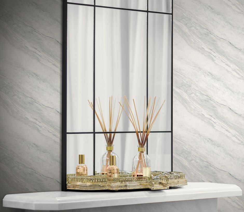 White and grey marble effect wallpaper in a glamorous entry
